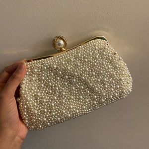 Pearl Clutch